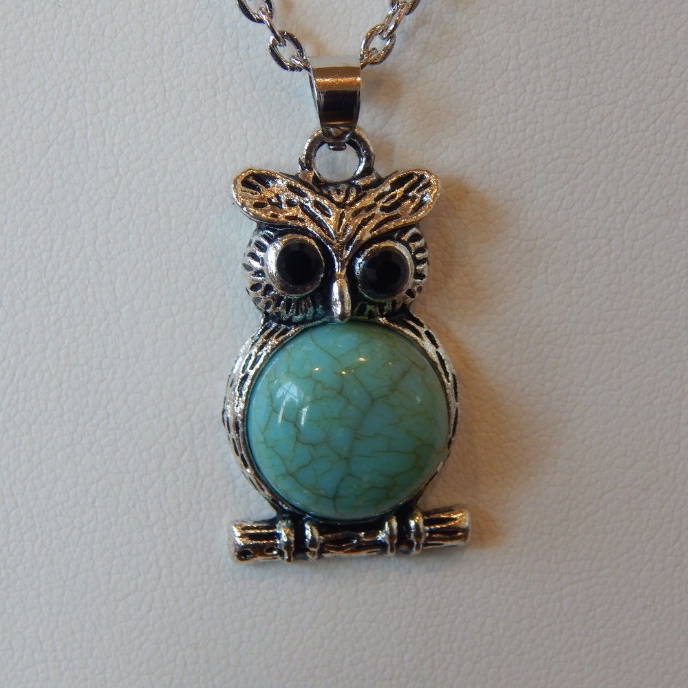 NWT Owl Necklace with Green Stone and 20" Chain